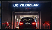 Üç Yıldızlar özel servis girişinde Mercedes-Benz araç